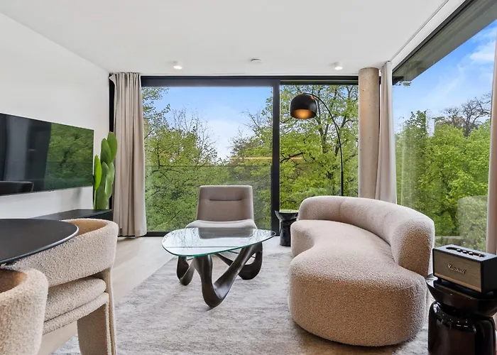 Luxury Downtown Apartment With Modern Amenities