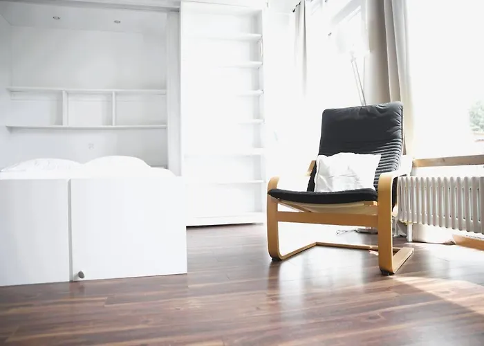 Sunny & Cozy Studio With Shared Swimming Pool
