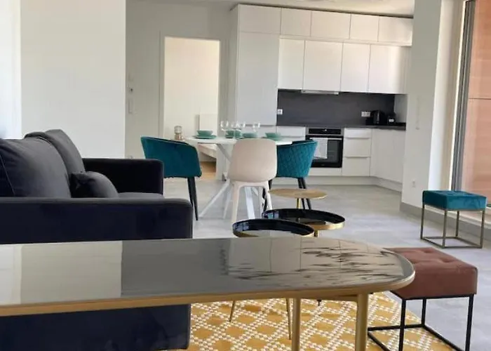 Luxury One Bedroom W Terrace&Parking- 142-100