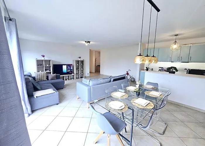 Chic City Retreat 2Br Near Station With Parking-2A