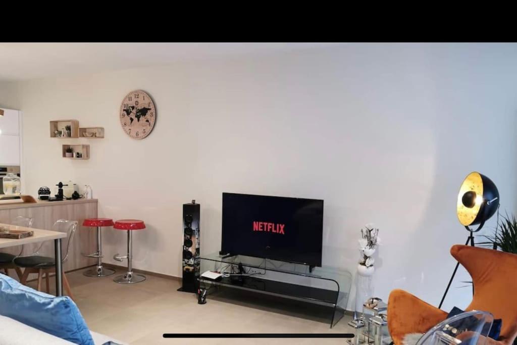 Apartment Luxury 1 Bedroom In Center With Terrace & Parking - 75m