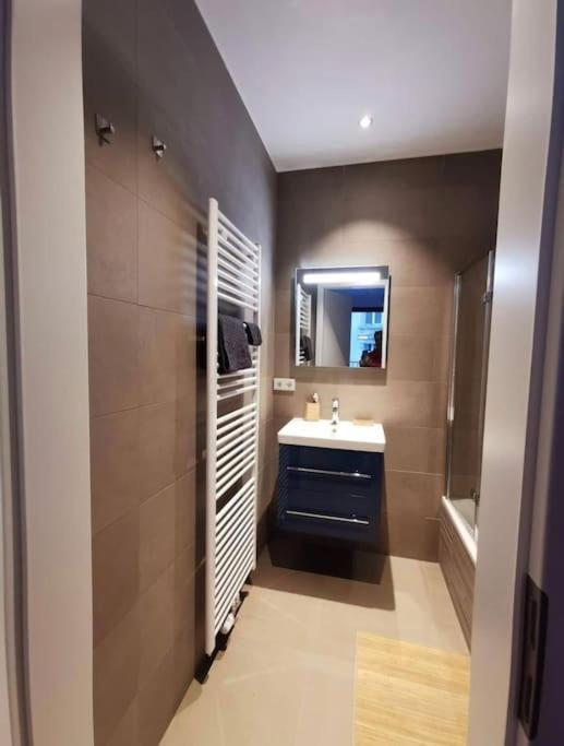 Luxury 1 Bedroom In Center With Terrace & Parking - 75m *