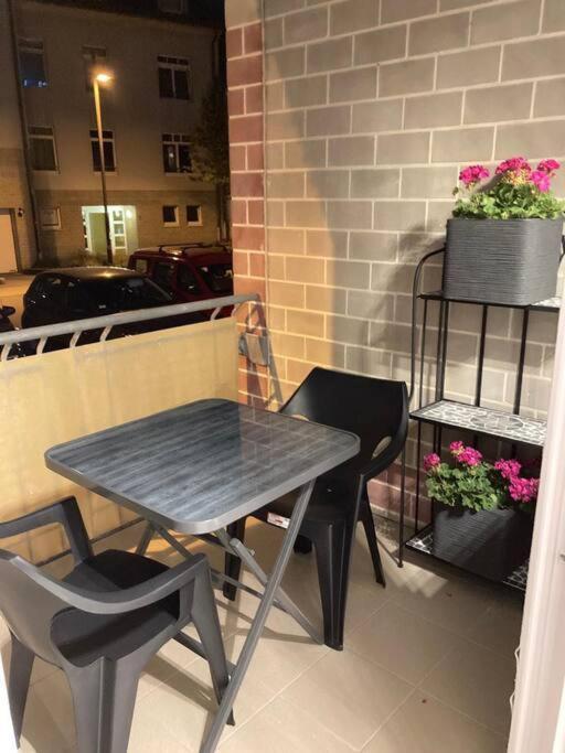 Apartamento Modern 2 Bedroom With Free Parking 300m In *