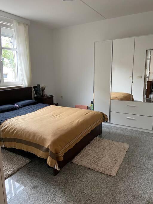 Apartamento Modern 2 Bedroom With Free Parking 300m In
