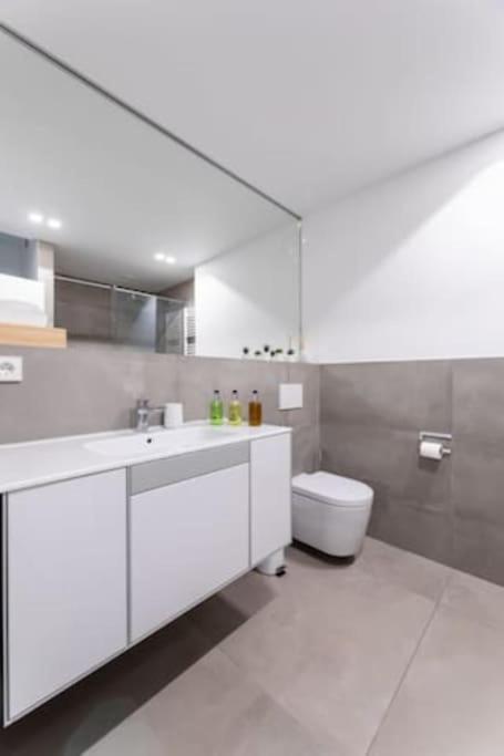 Wonderful Two Bedroom At Limpertsberg With Parking, Near Tram *