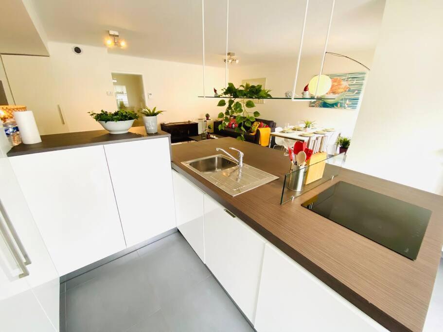 3 Bedrooms In Center With Terraces & Parking-rol1
