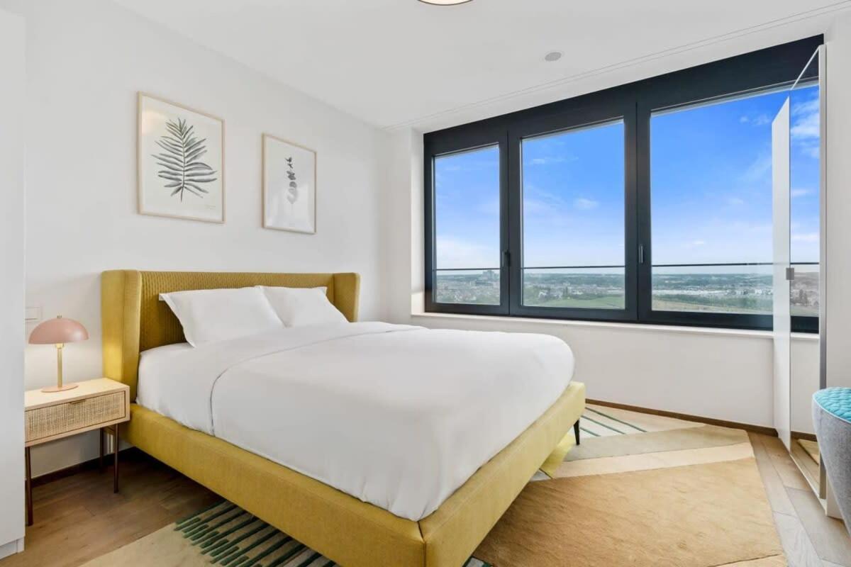 Apartment Stylish And Luxurious With Pool & Gym