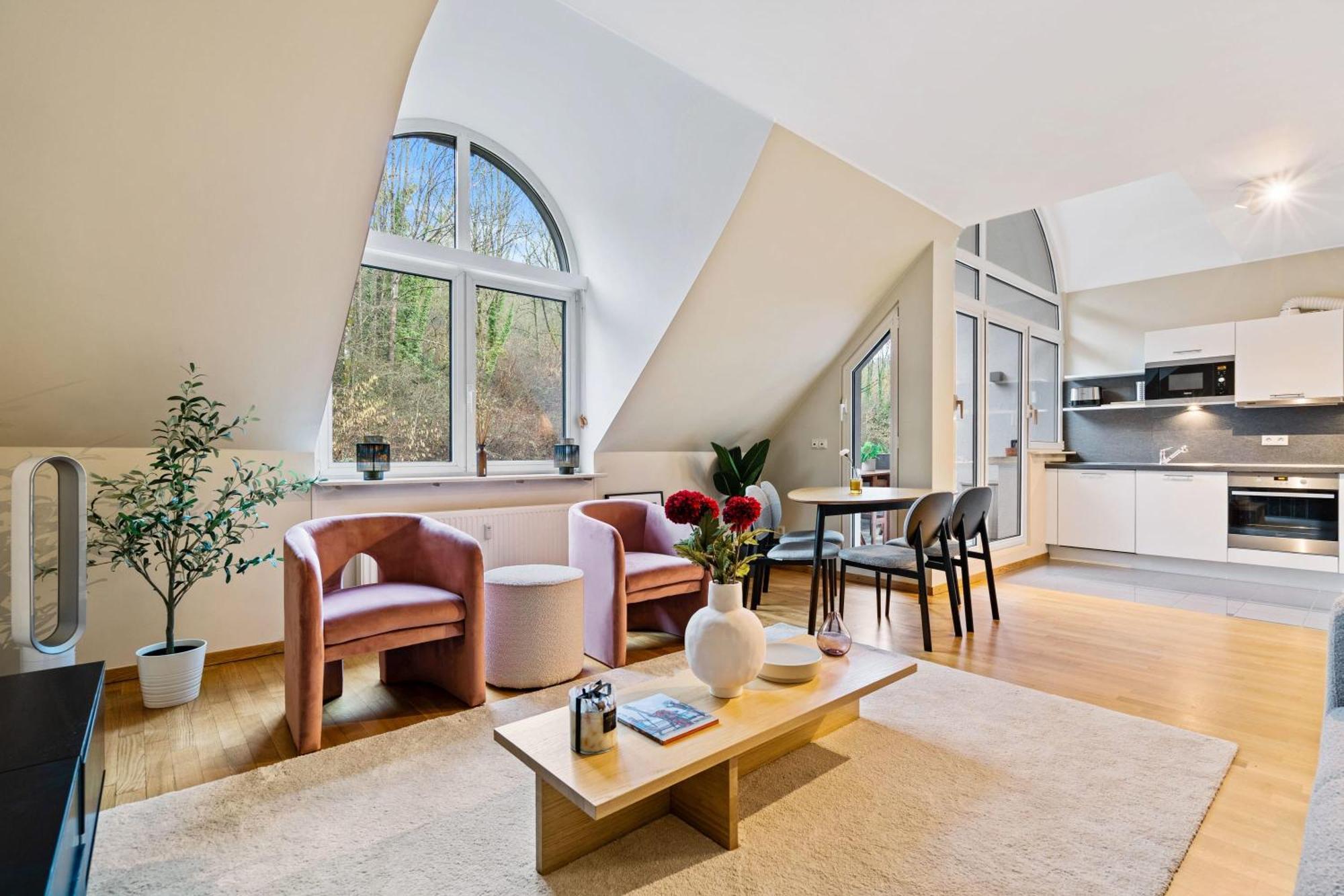 Chic 2br In With Free Parking *