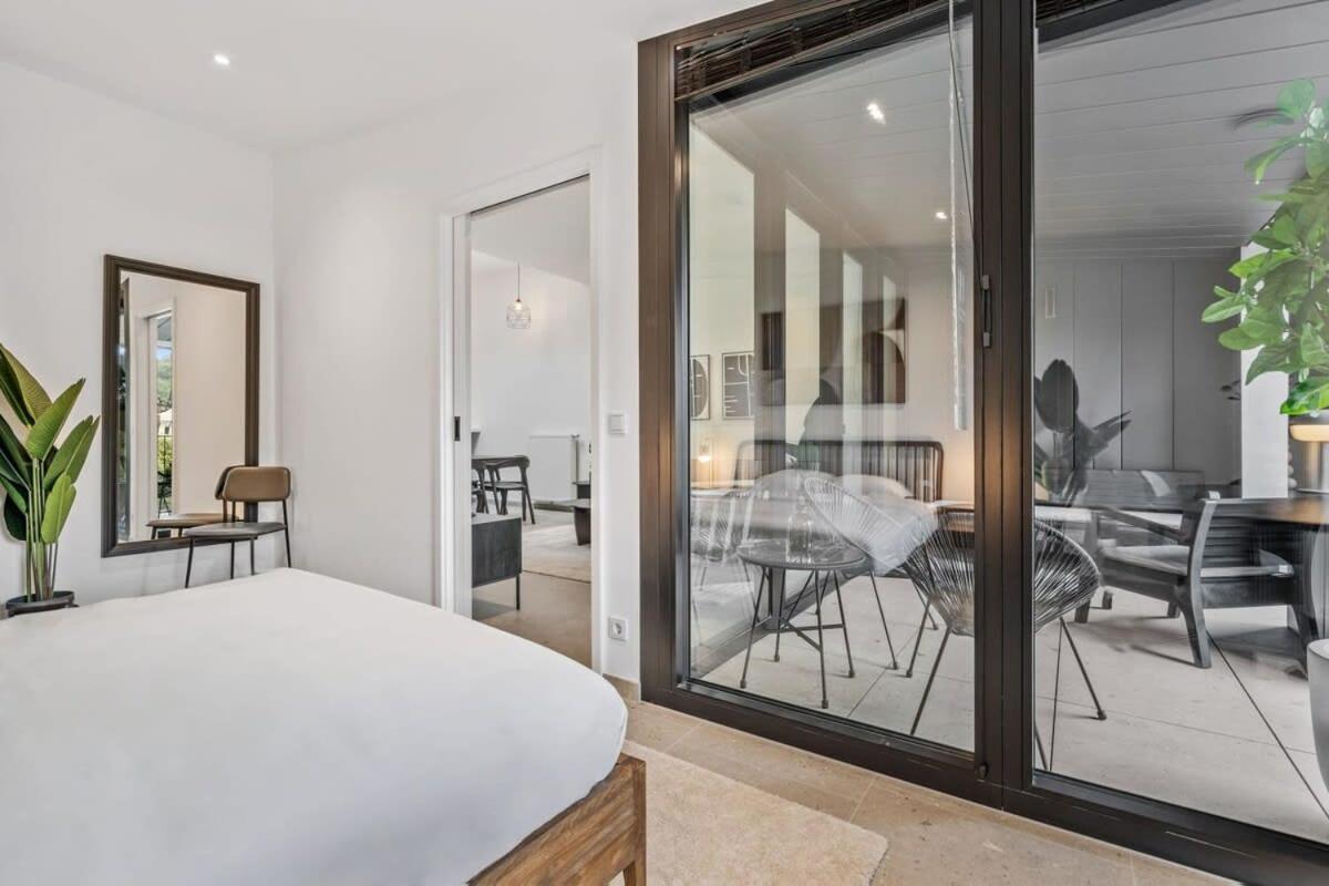 Apartment Luxurious 2br Apt With Balcony In