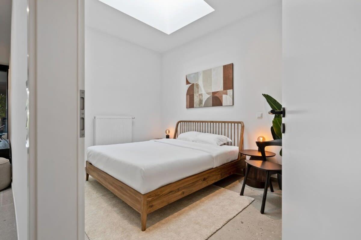 Luxurious 2br Apt With Balcony In *