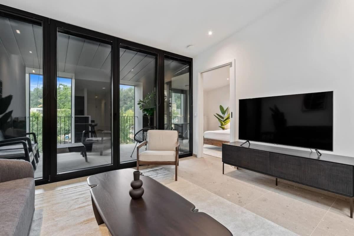 Apartment Luxurious 2br Apt With Balcony In *
