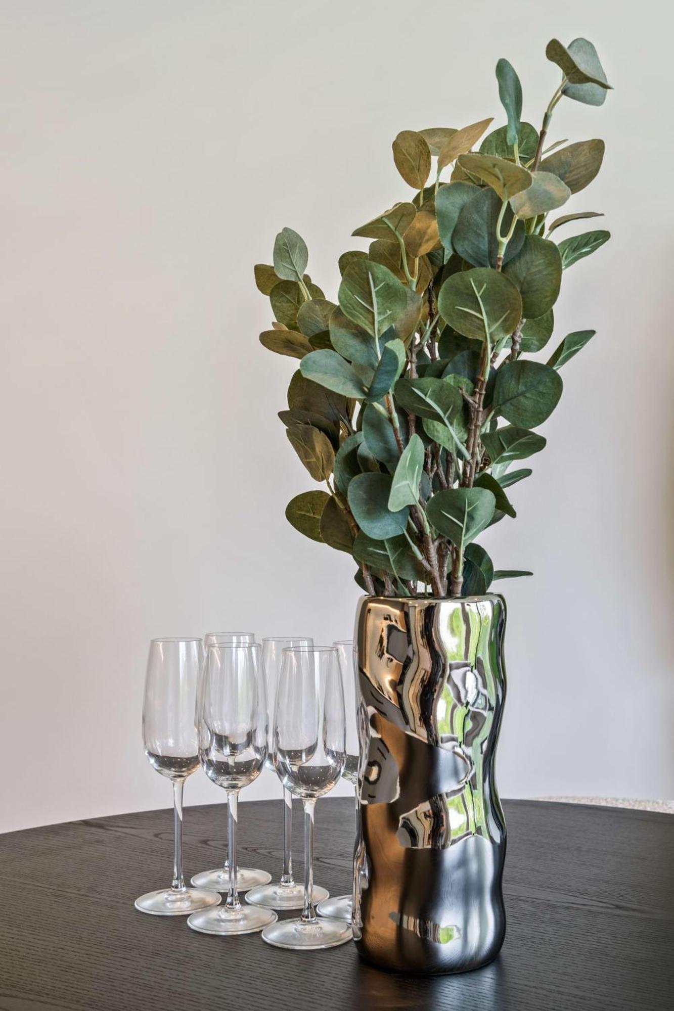Luxury Downtown With Modern Amenities Apartment *