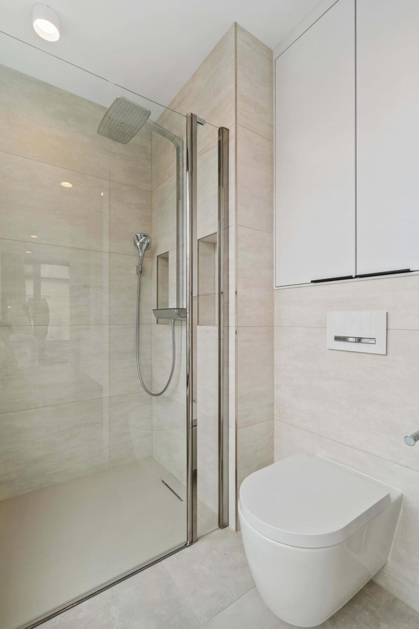 Luxury Downtown With Modern Amenities Apartment