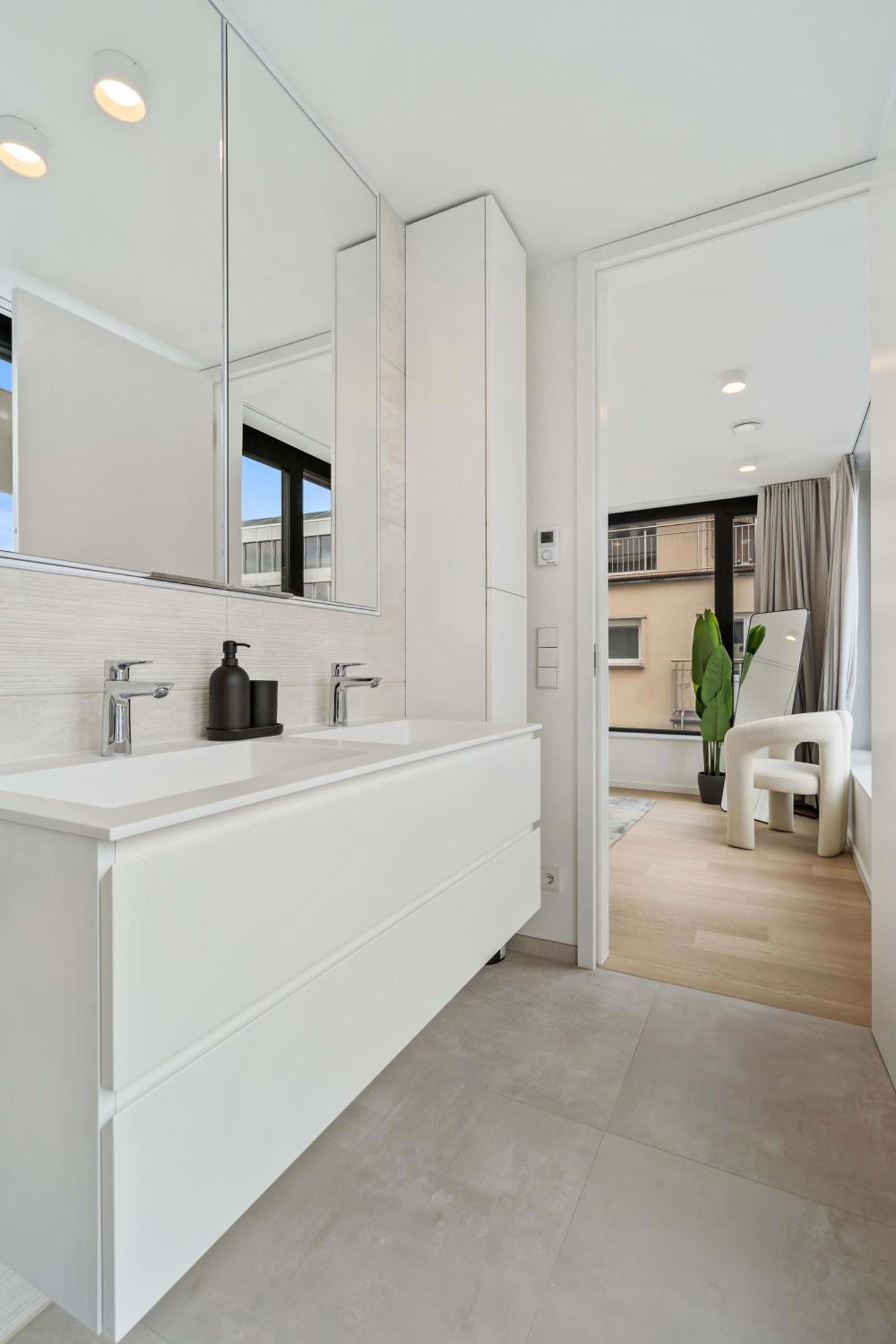Luxury Downtown With Modern Amenities