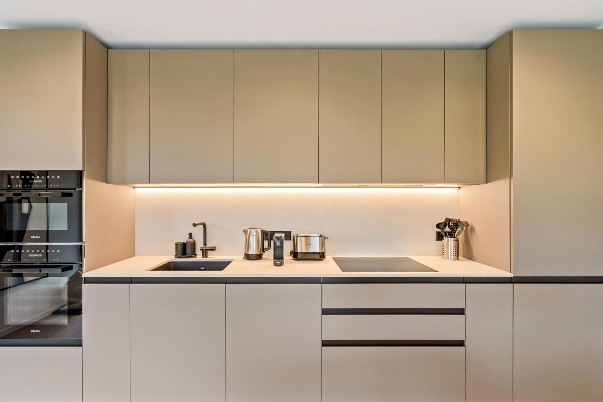 Apartment Luxury Downtown With Modern Amenities *