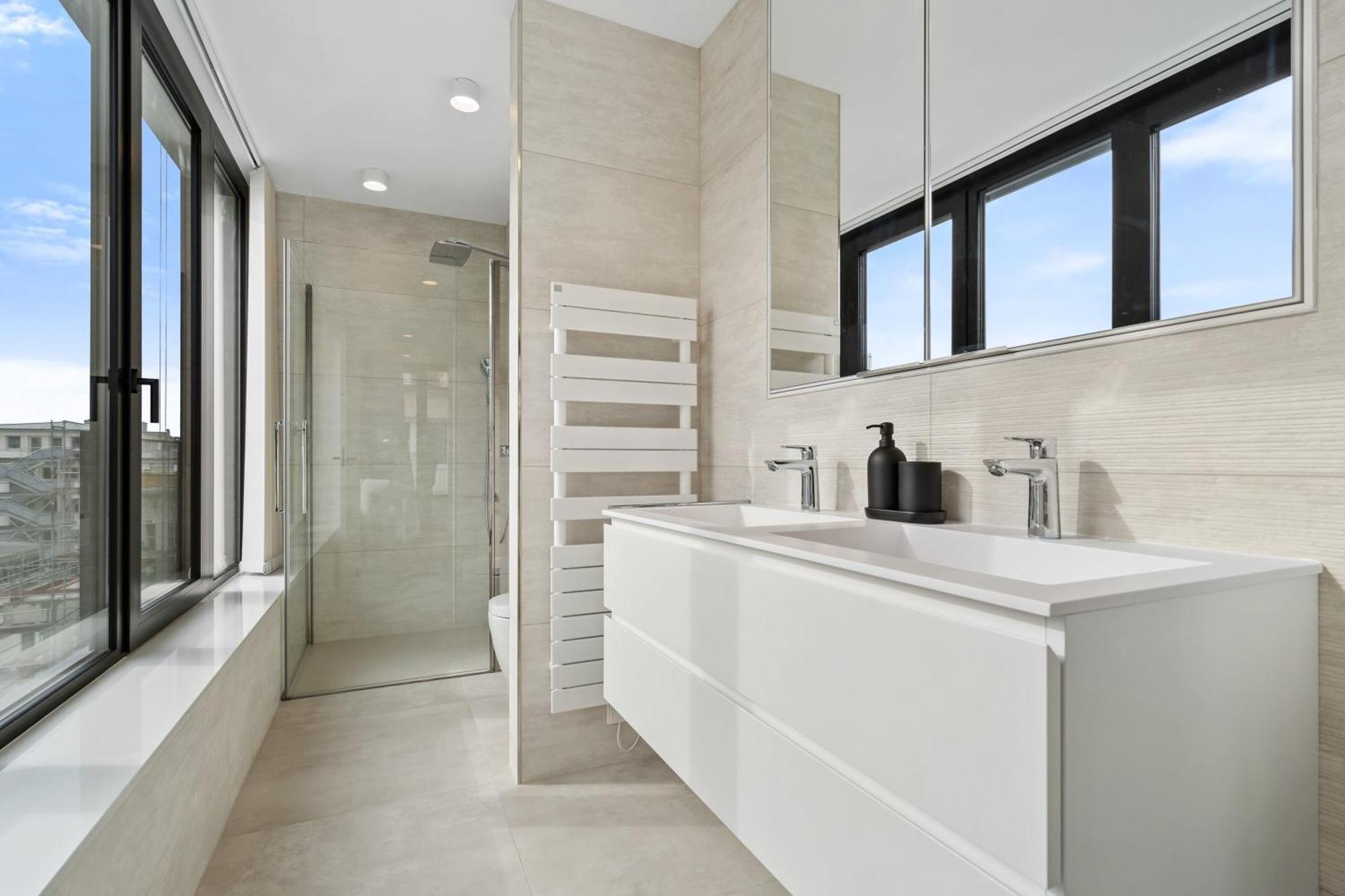 Luxury Downtown With Modern Amenities