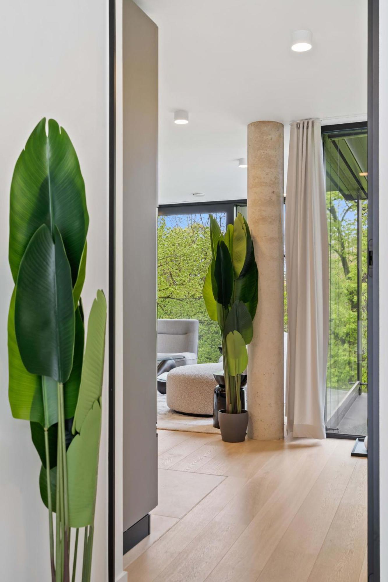 Apartment Luxury Downtown With Modern Amenities *