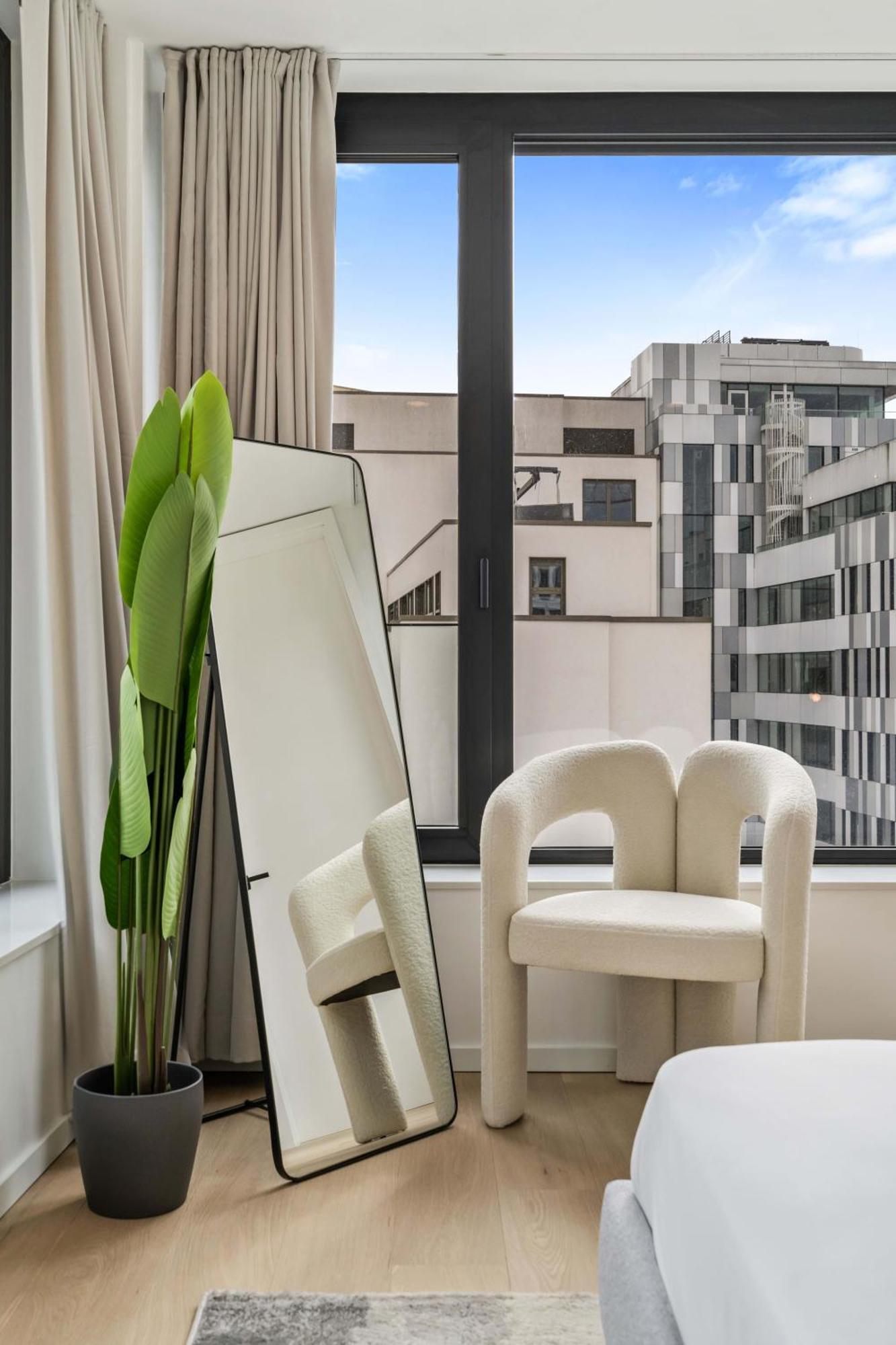 Apartment Luxury Downtown With Modern Amenities *