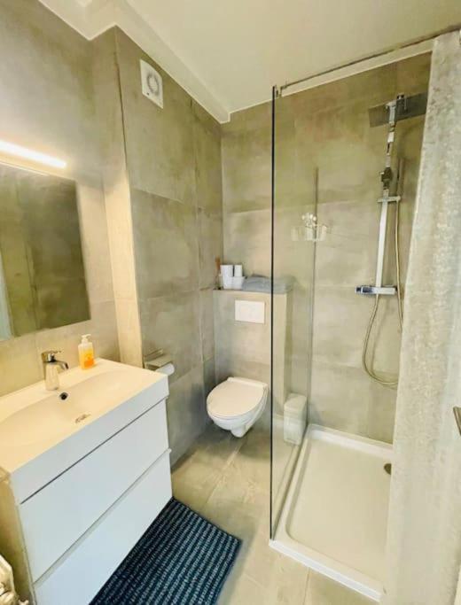 One Bedroom Flat With Private Terrace&parking-67b *