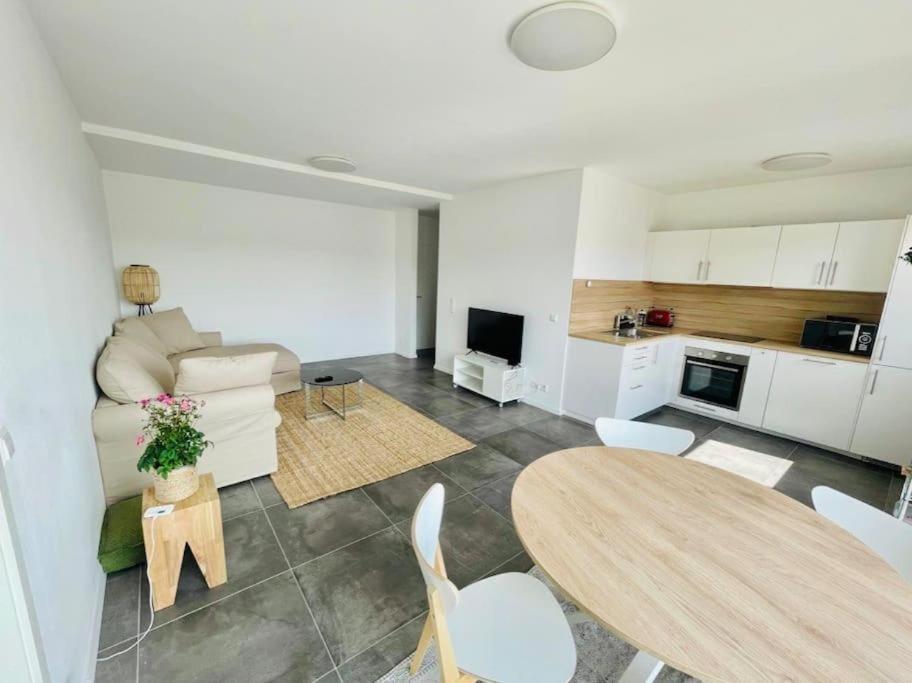 One Bedroom Flat With Private Terrace&parking-67b Appartement *