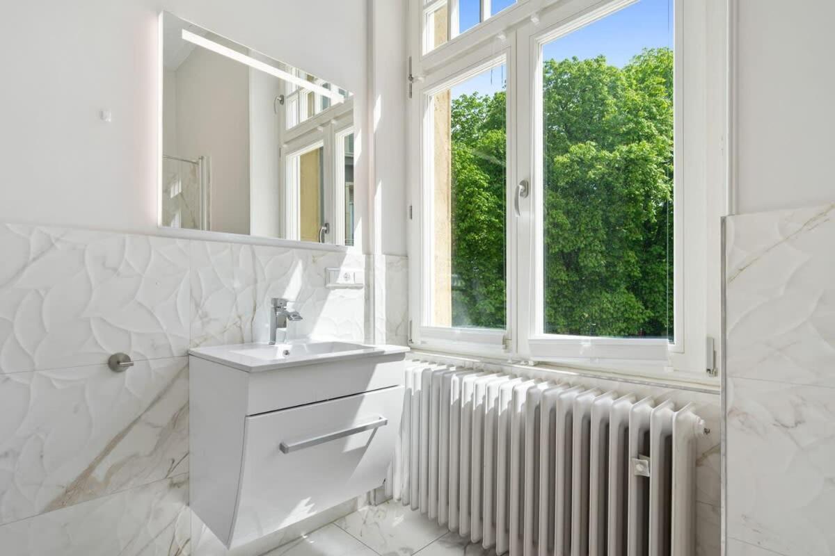 W Shared Bathroom&kitchen In Luxury Villa Luxemburg
