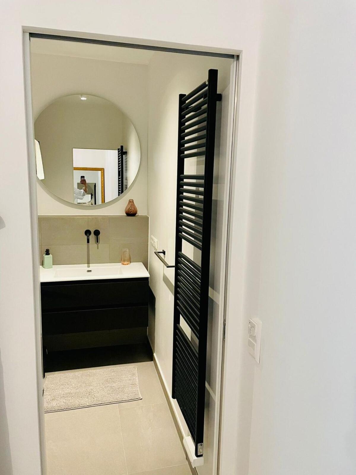 Apartment Comfortable 1 Bedroom W Terrace & Parking-chiny1 *