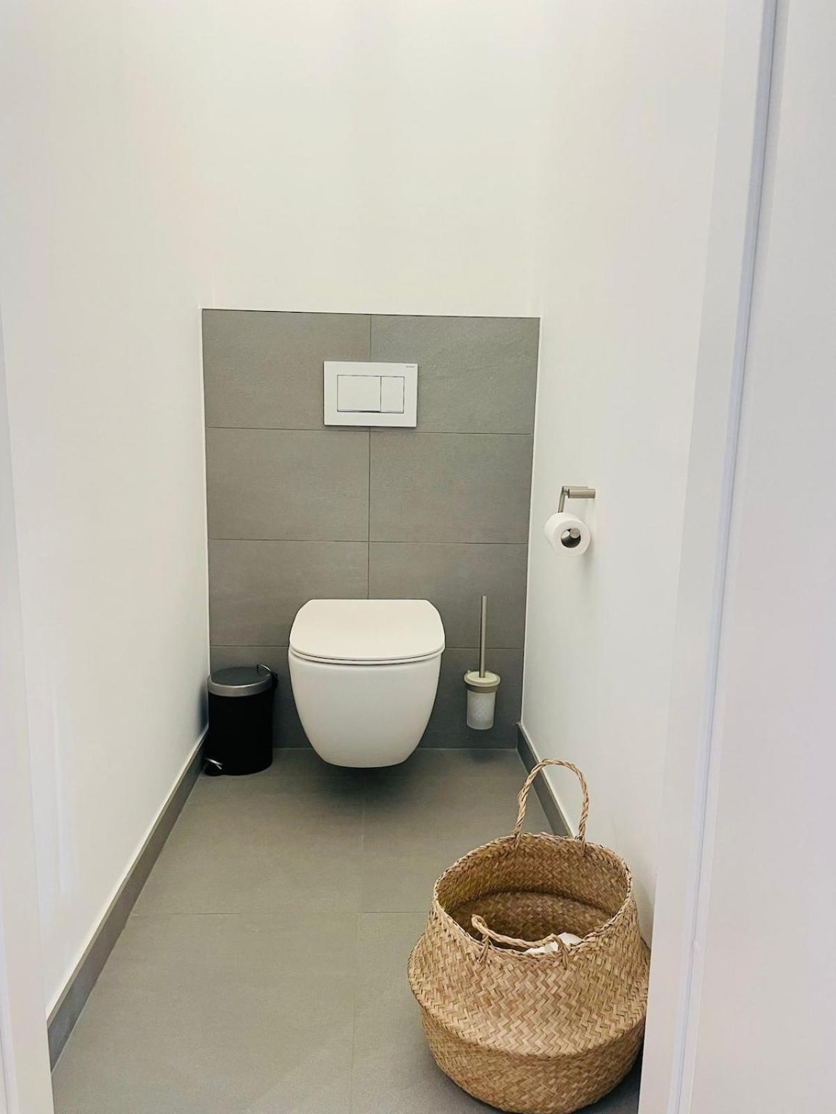 Comfortable 1 Bedroom W Terrace & Parking-chiny1 Apartment