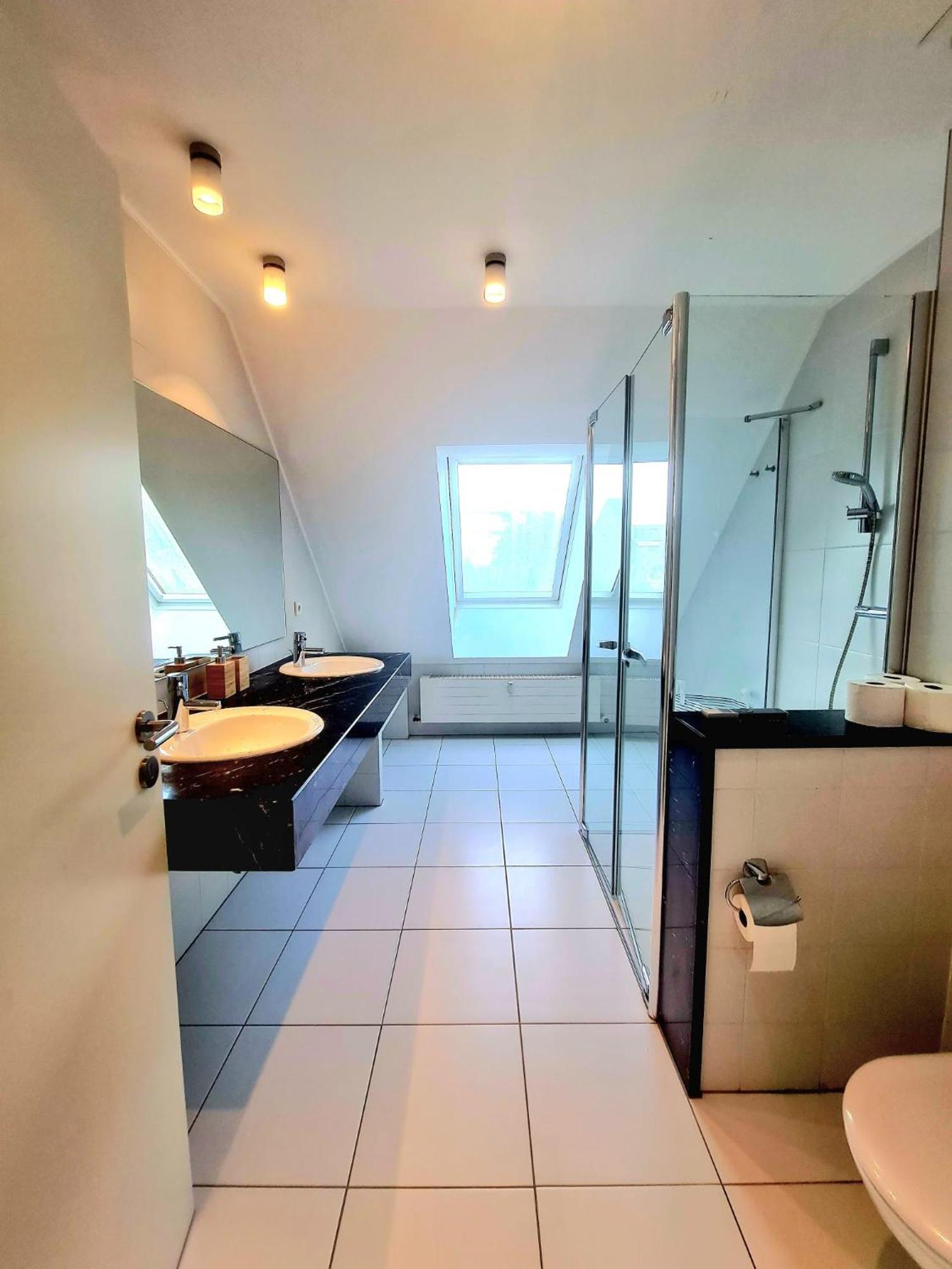 3 Bedrooms Penthouse With 3 Terraces & Free Parking-145--2