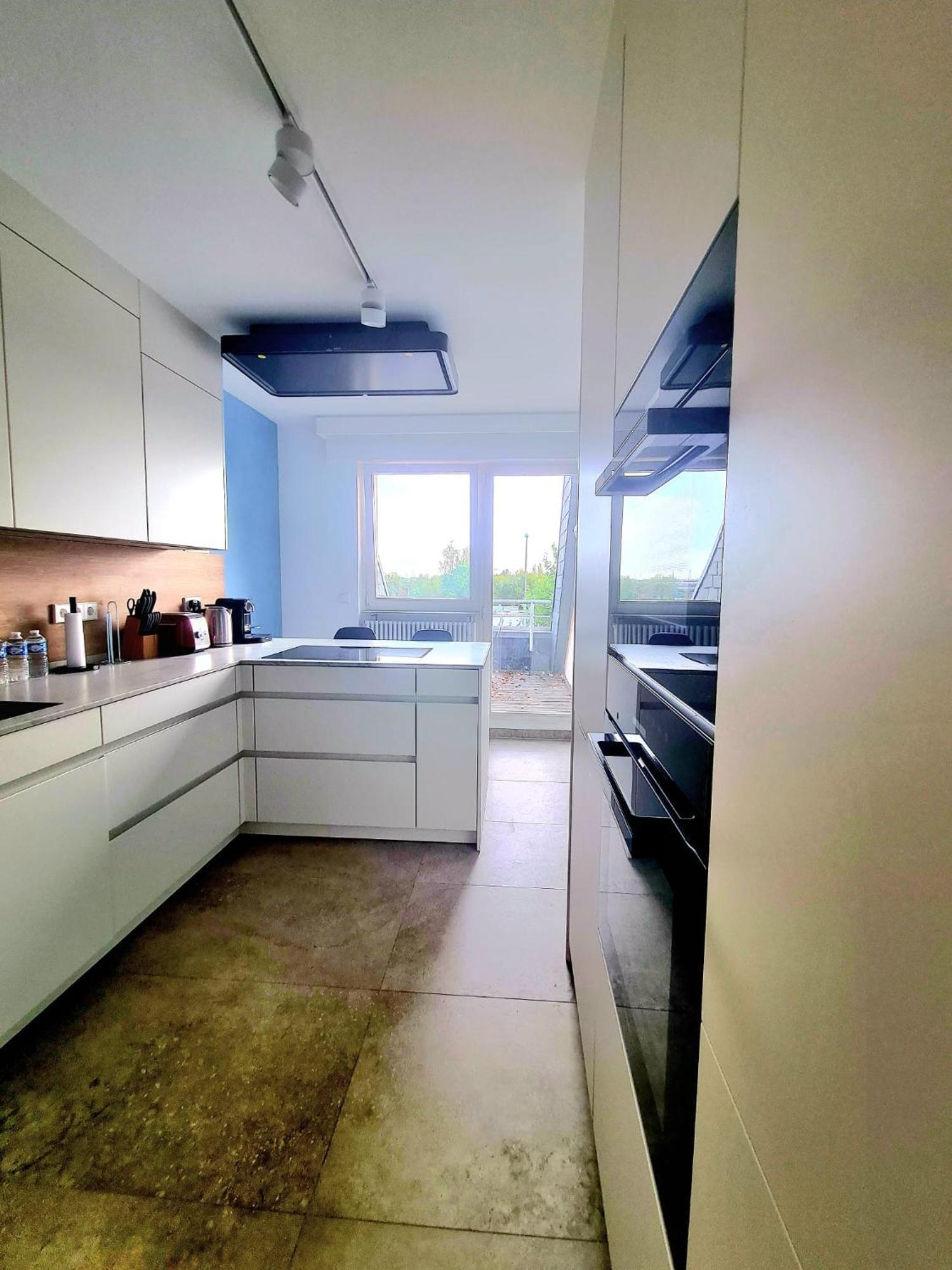 3 Bedrooms Penthouse With 3 Terraces & Free Parking-145--2
