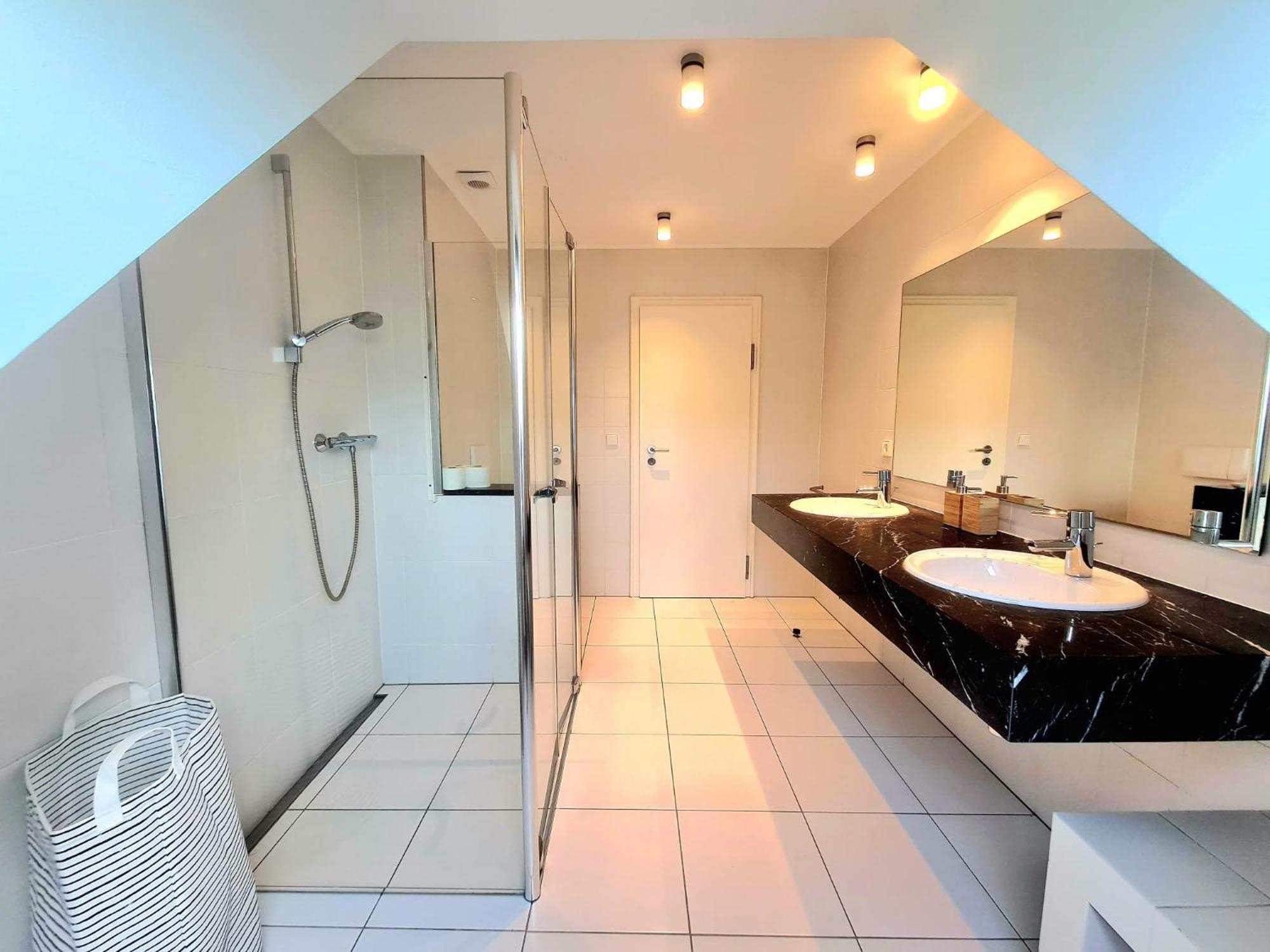 3 Bedrooms Penthouse With 3 Terraces & Free Parking-145--2 Apartment Luxembourg