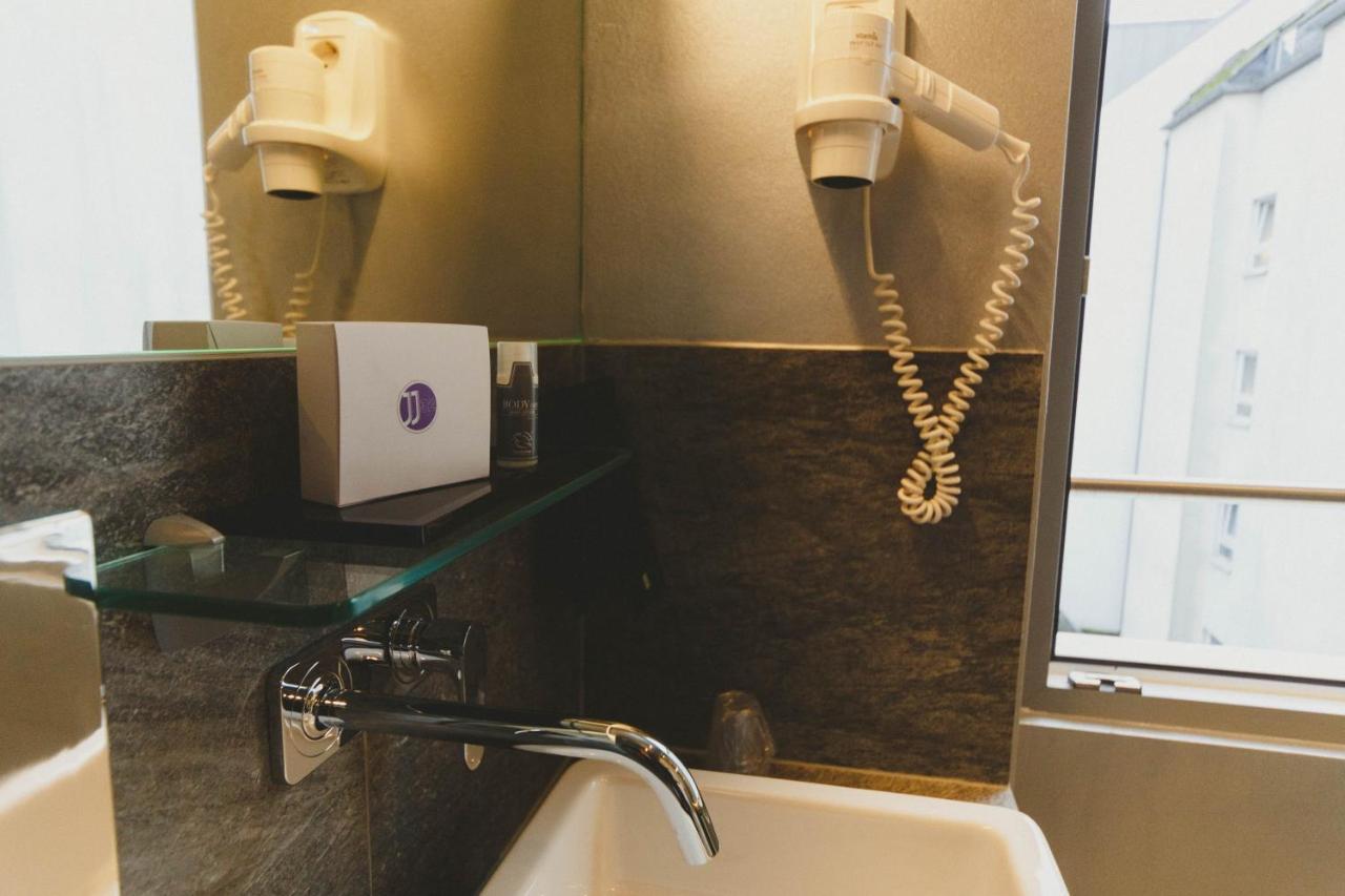 Jj32 Hotel 3*