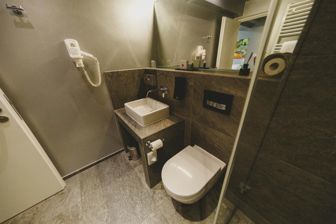 Jj32 Hotel